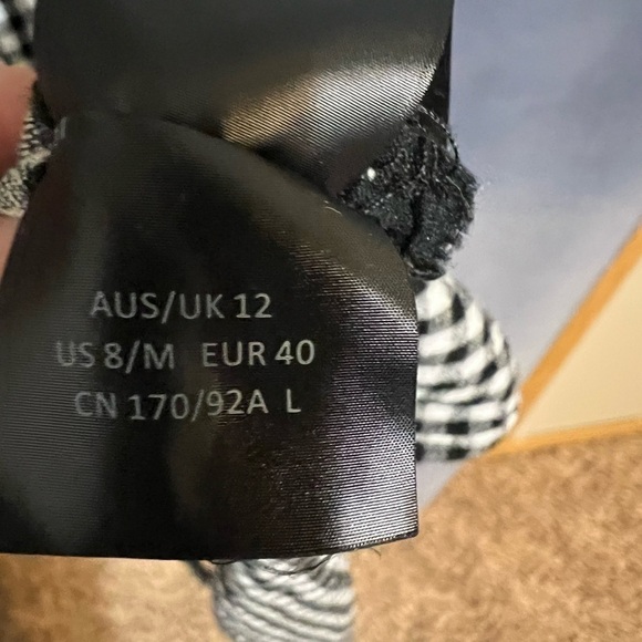 The Cindy Dress by Bardot off the shoulder styling, a fitted shirred top sz 8 - Picture 11 of 11